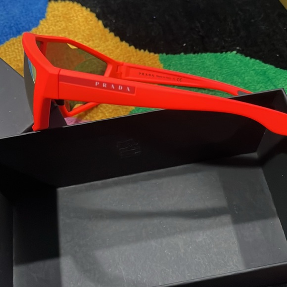 Sun glasses unisex 100% authentic great for a run and or ski - Picture 6 of 7